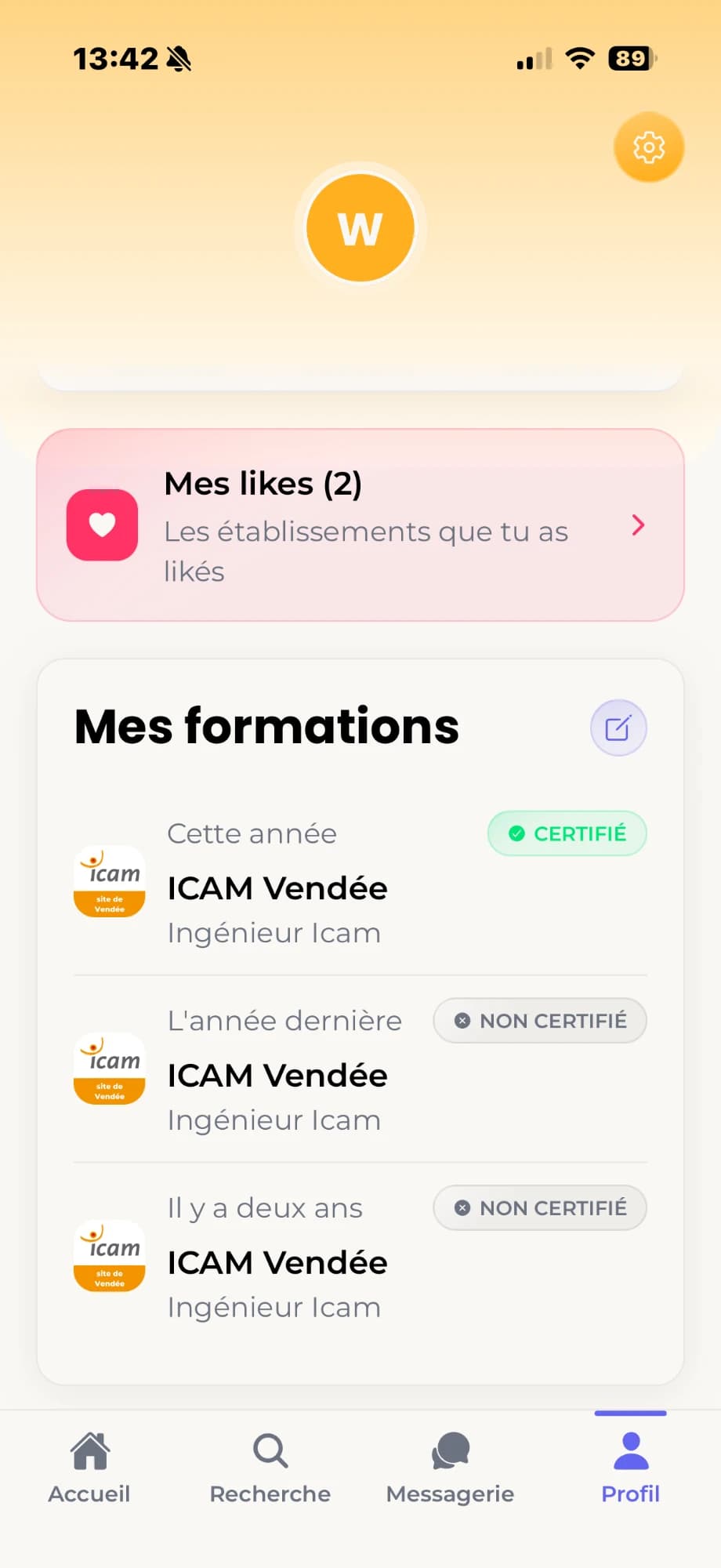 Profil d'un parrain dans l'application : formations de l'année en cours certifiée, années précédentes non certifiées.